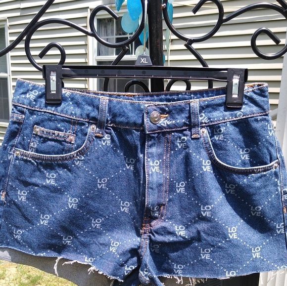 H&M love cut off Jean shorts - Picture 1 of 7